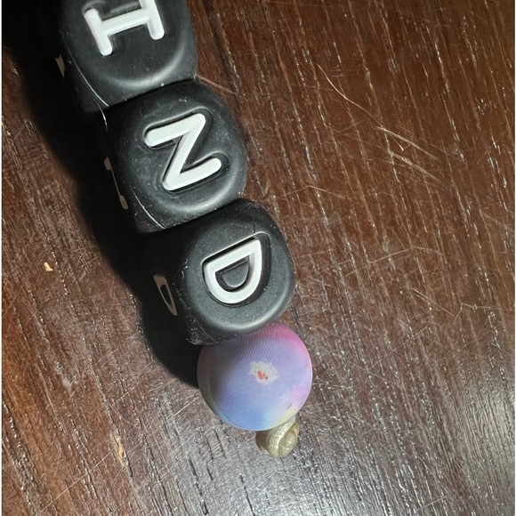 Handmade “Be Kind” Keychain ✨ - Picture 2 of 3